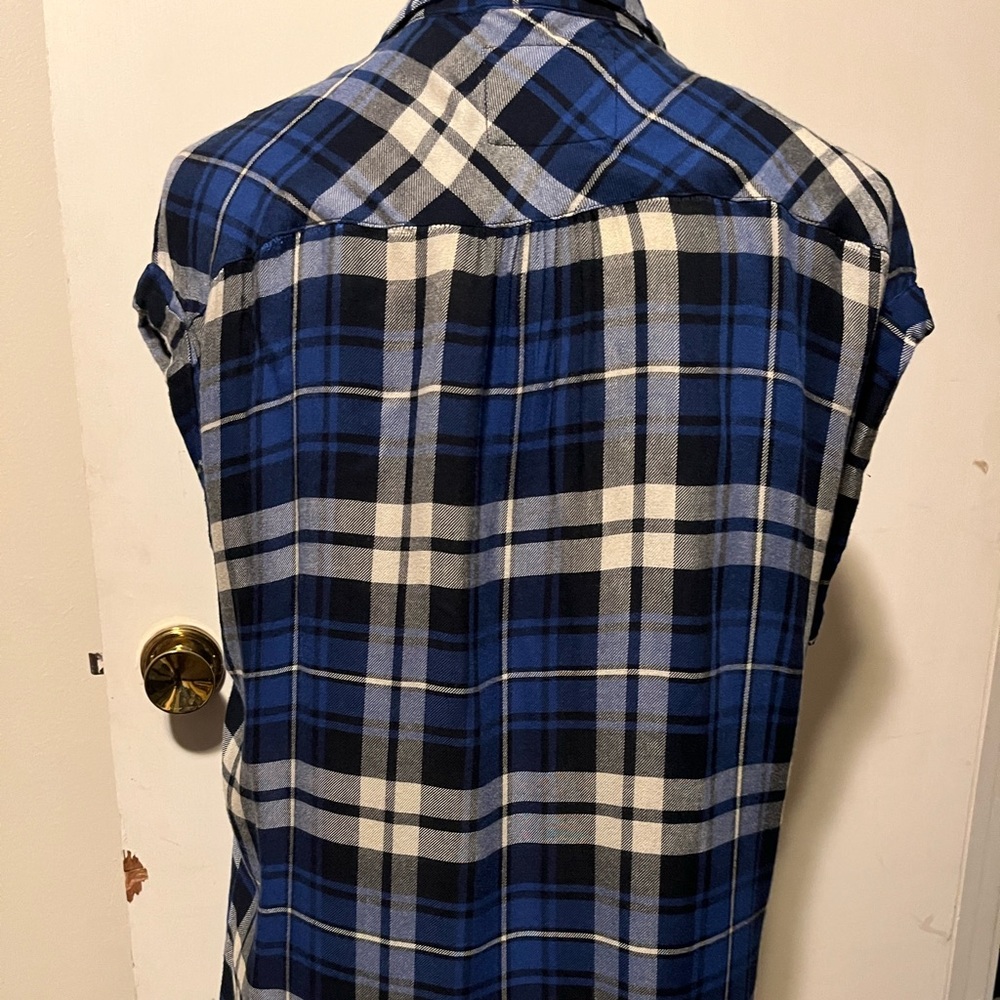 Rails Sleeveless Plaid Button Down Top - Picture 5 of 6